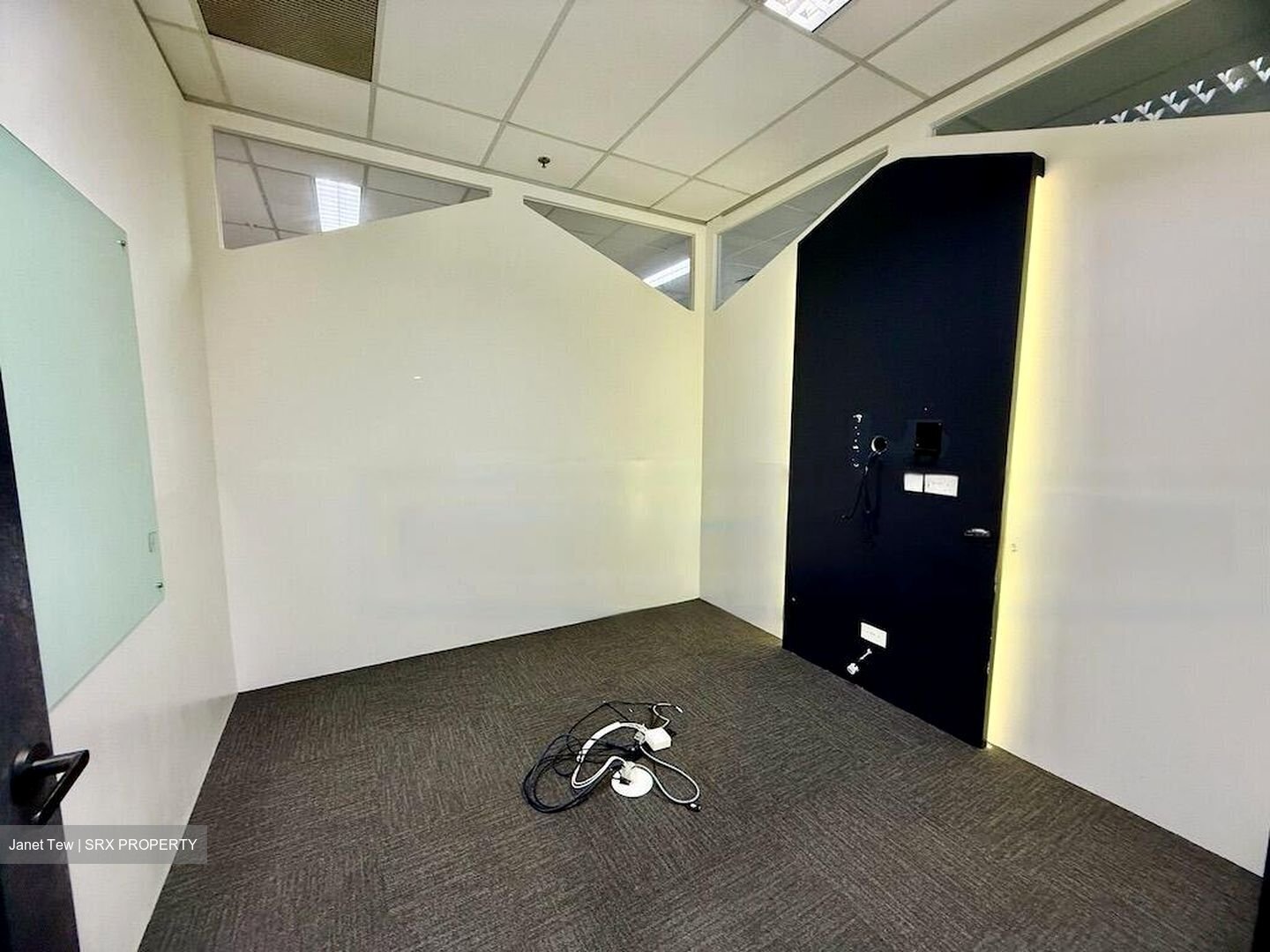 Dapenso Building (D1), Office #457512641